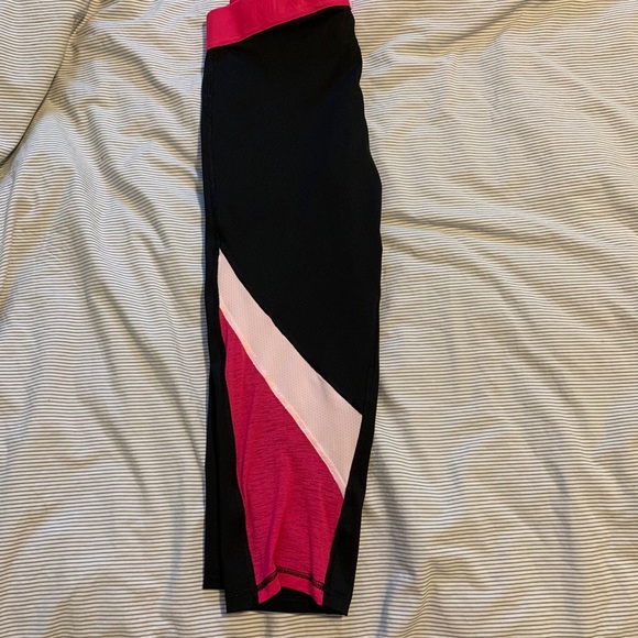 Ladies medium Nike crop workout leggings - Picture 2 of 3